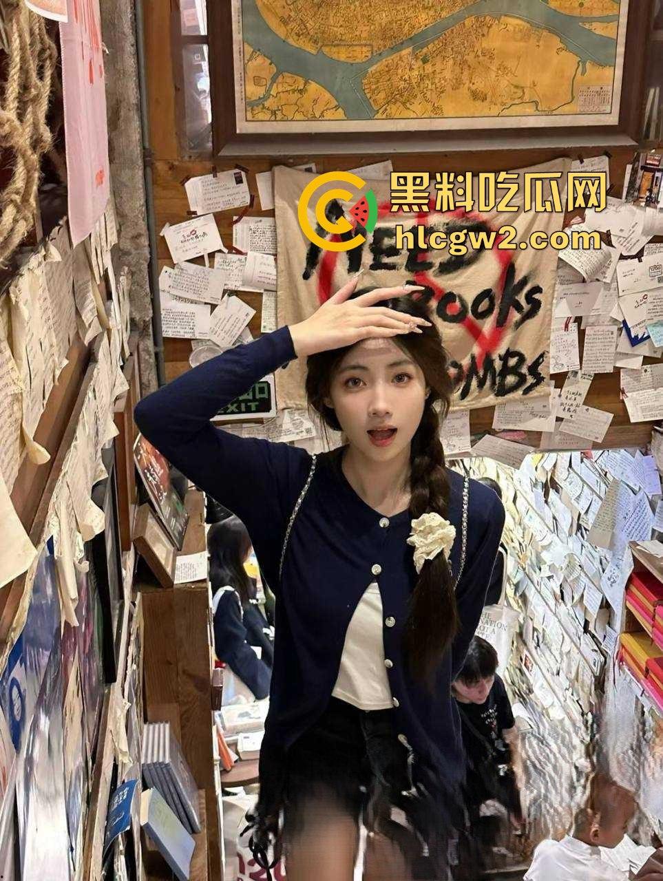 厦门永劫网瘾少女『方若瑶』被爆！骚得无药可救 全网最粉粉嫩鲍鱼被无套乱操，舔鸡巴舔到满脸精液！-11