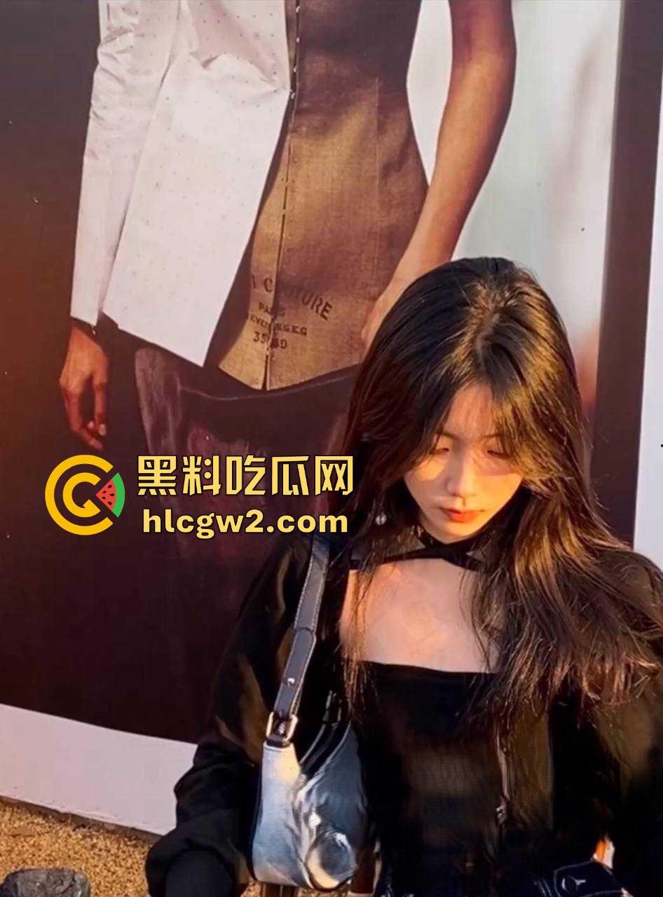 厦门永劫网瘾少女『方若瑶』被爆！骚得无药可救 全网最粉粉嫩鲍鱼被无套乱操，舔鸡巴舔到满脸精液！-13