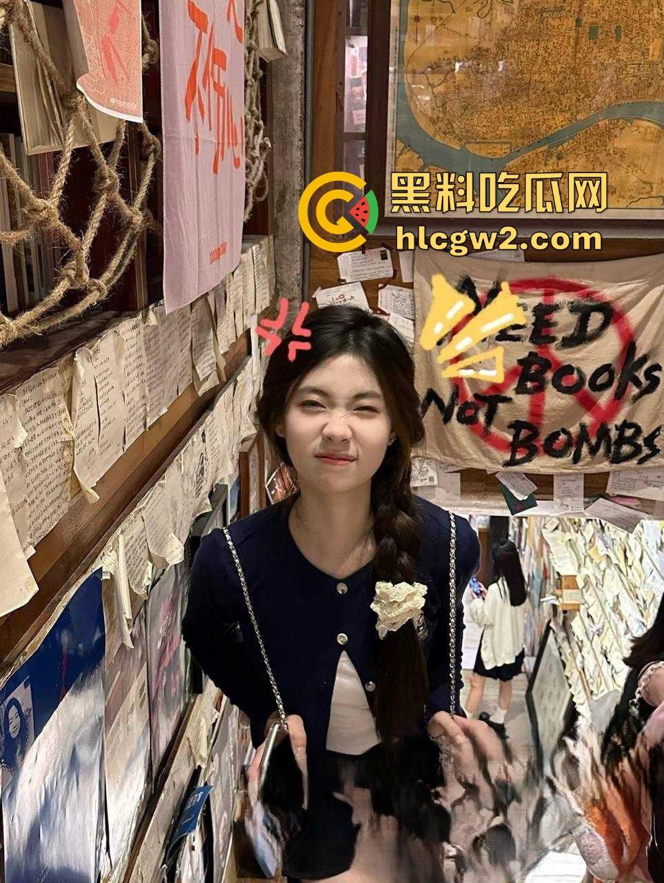 厦门永劫网瘾少女『方若瑶』被爆！骚得无药可救 全网最粉粉嫩鲍鱼被无套乱操，舔鸡巴舔到满脸精液！-18