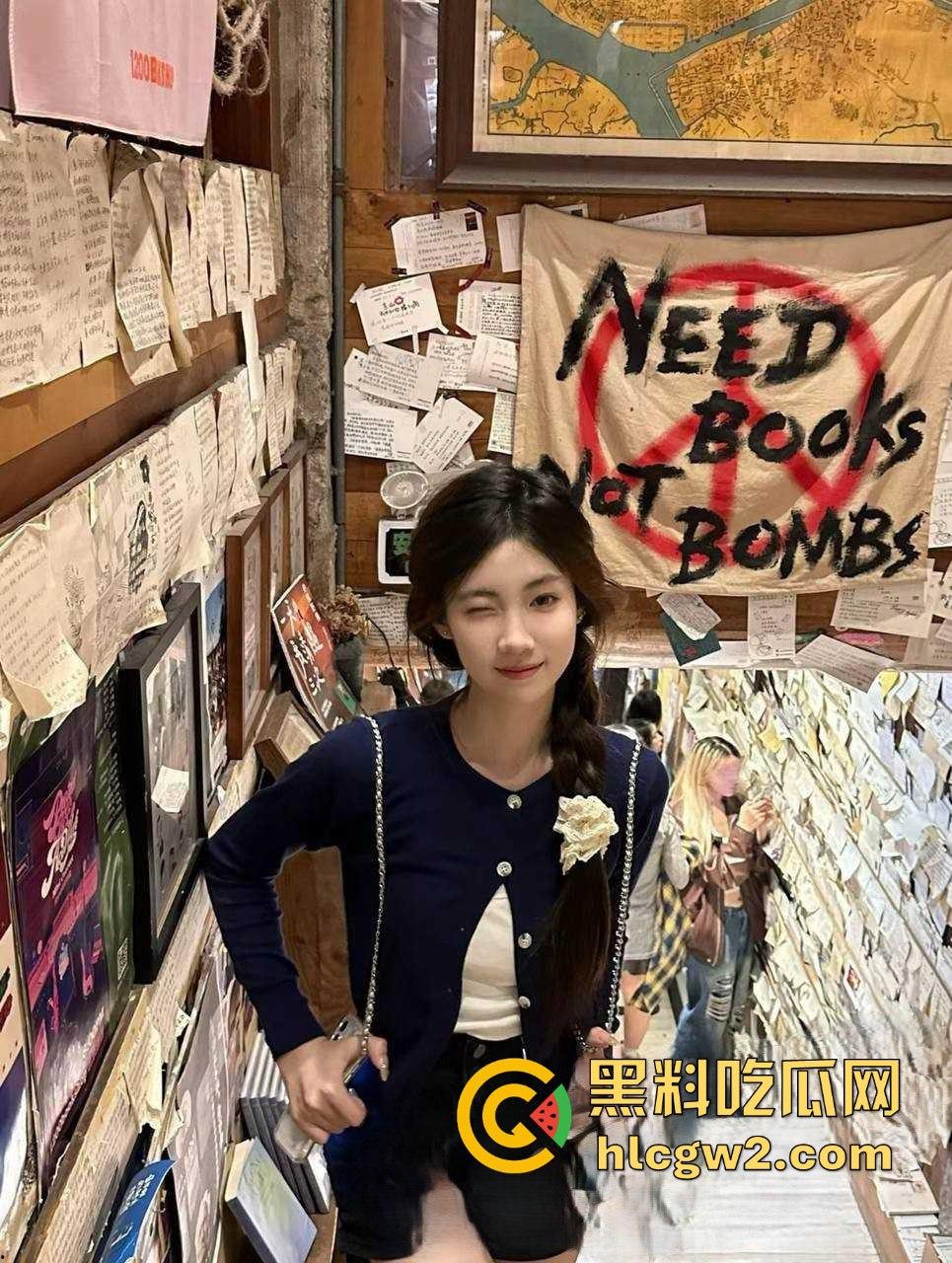 厦门永劫网瘾少女『方若瑶』被爆！骚得无药可救 全网最粉粉嫩鲍鱼被无套乱操，舔鸡巴舔到满脸精液！-20