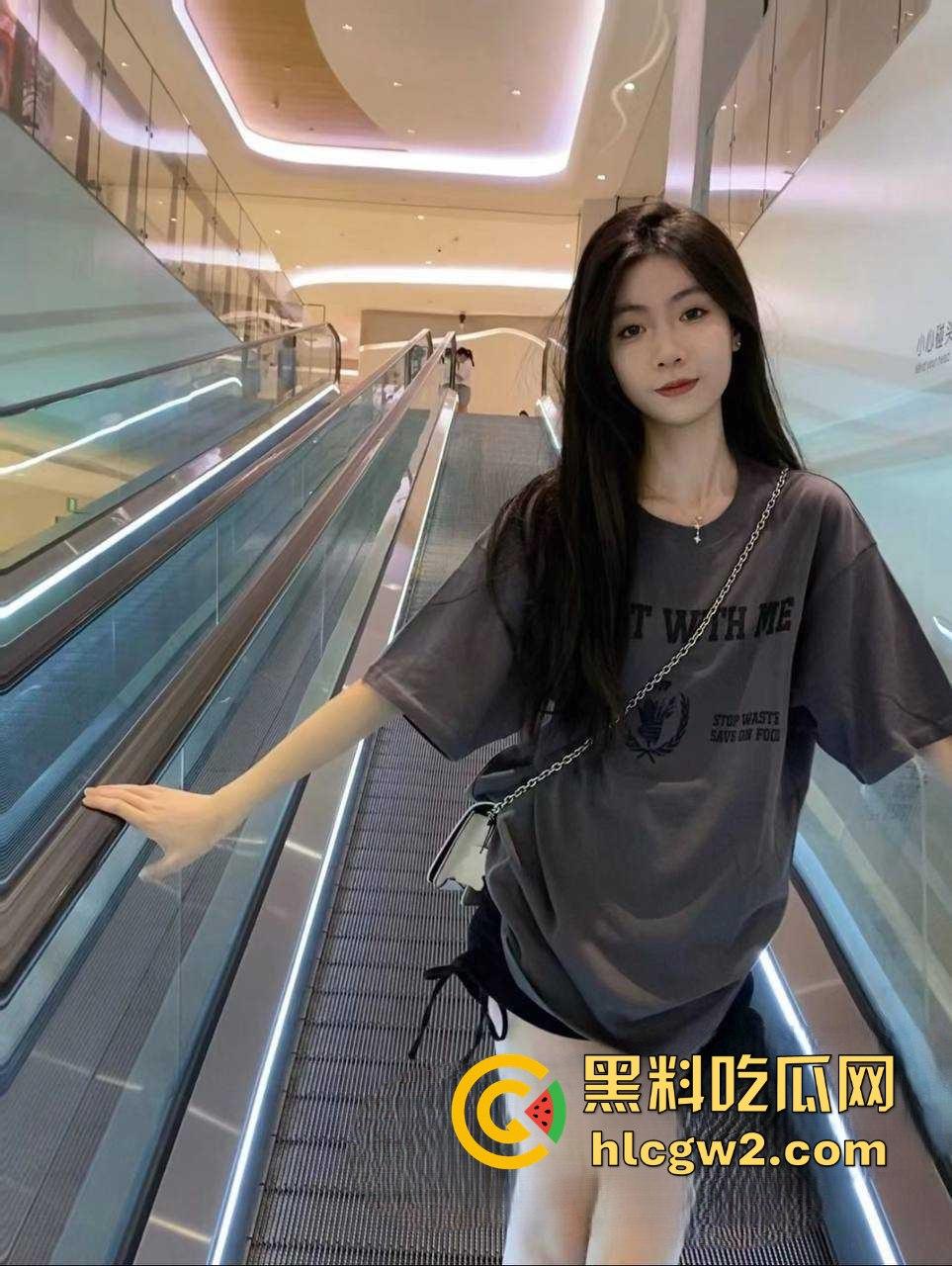 厦门永劫网瘾少女『方若瑶』被爆！骚得无药可救 全网最粉粉嫩鲍鱼被无套乱操，舔鸡巴舔到满脸精液！-21