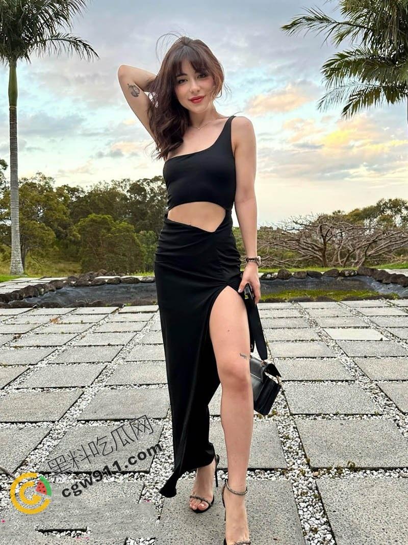 澳洲顶流网红【LunaLovekiss】全裸挑逗炸裂！美乳晃荡乳头硬挺，翘臀扭动眼神骚浪，性感魅力惊爆眼球-5