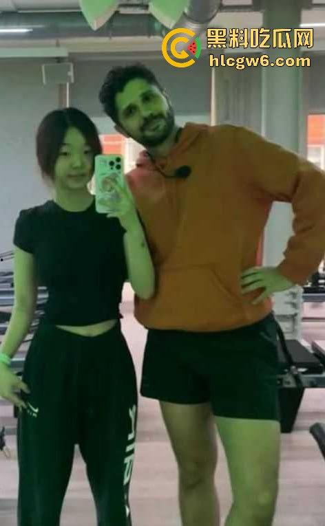 王诗龄英国白莲花闺蜜『Angela』爆炸性丑闻 卖逼崇洋媚外 最新不雅视频流出，给老外毒龙缠身骚浪入骨！-11