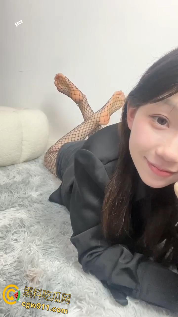 上海戏剧学院舞蹈生【宋雅倩】，一放假立马被男友拉去开房，超粉嫩白虎骑乘榨精，肏到求饶放过 ！-5