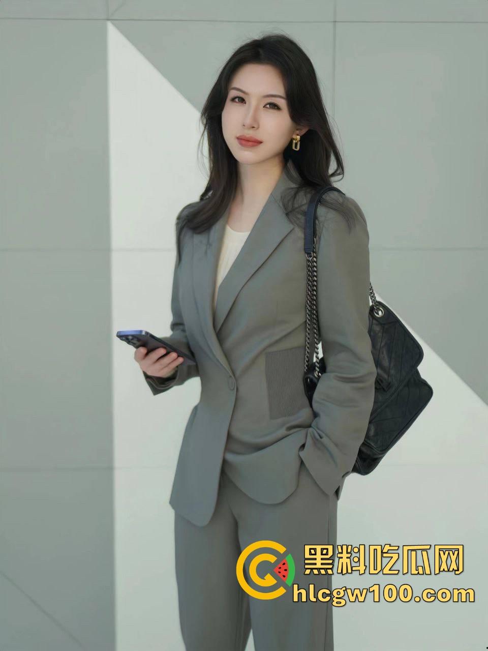 仙人酒配高跟鞋，舔狗狂舔御姐美腿喝脚上流下的酒，恋足控这福利骚到极致，御姐玩的花到离谱！-2