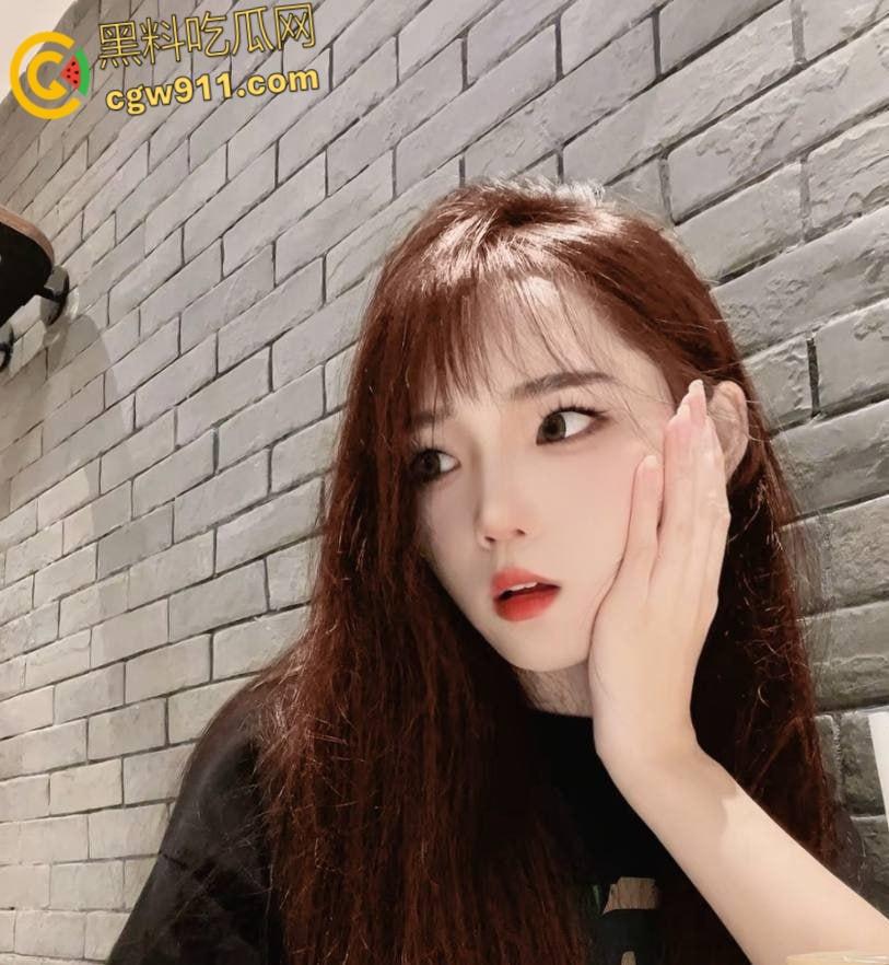 北京理工清纯嫩妹【贺钰】，清纯校花变口交女王，露脸深喉张嘴接精，镜子前翘臀后入狂抽猛插！-1