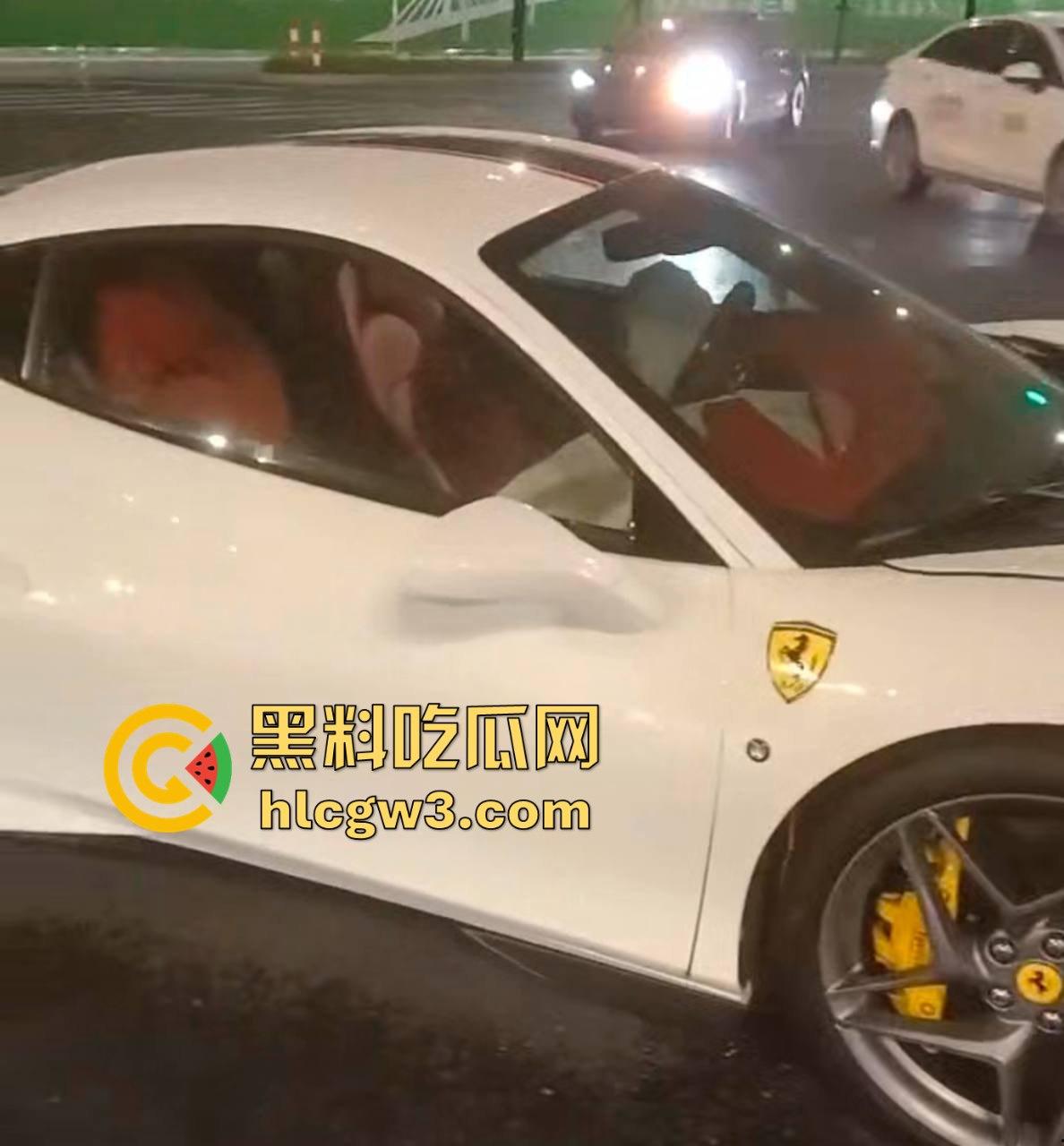 嘉兴海盐百货门口突发车祸！法拉利与斯柯达激烈碰撞，气囊齐爆损失惨重，维修账单成谜！-5