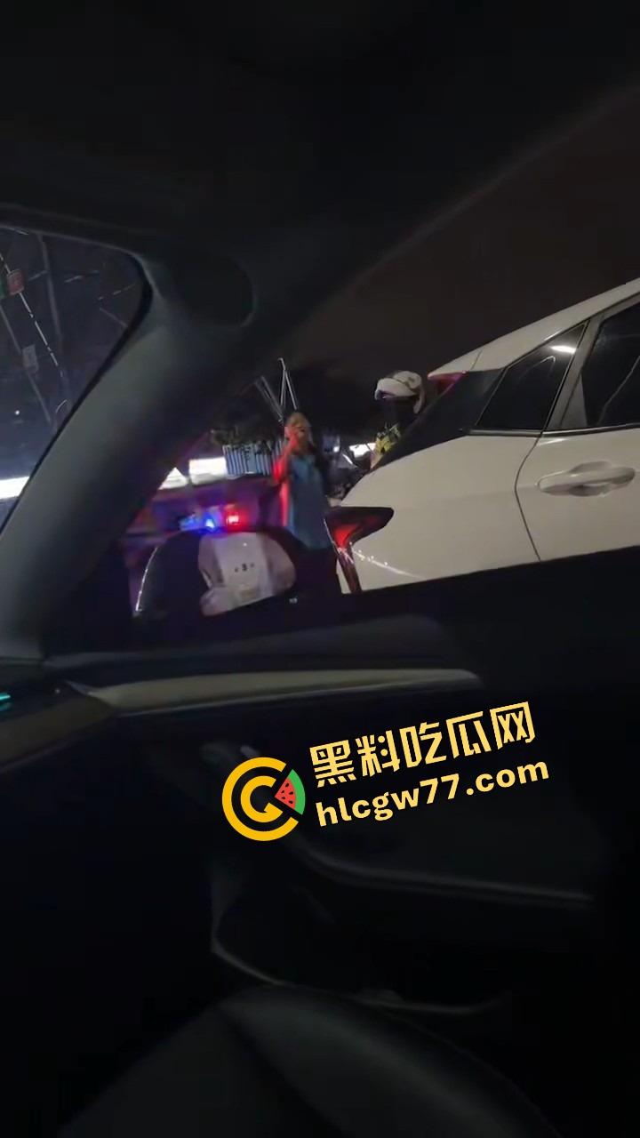 小学骚妹『林雨桐』年龄懂得都懂，跟黄毛开房被亲姐现场逮住，床单都湿了才反应过来闯大祸！-5