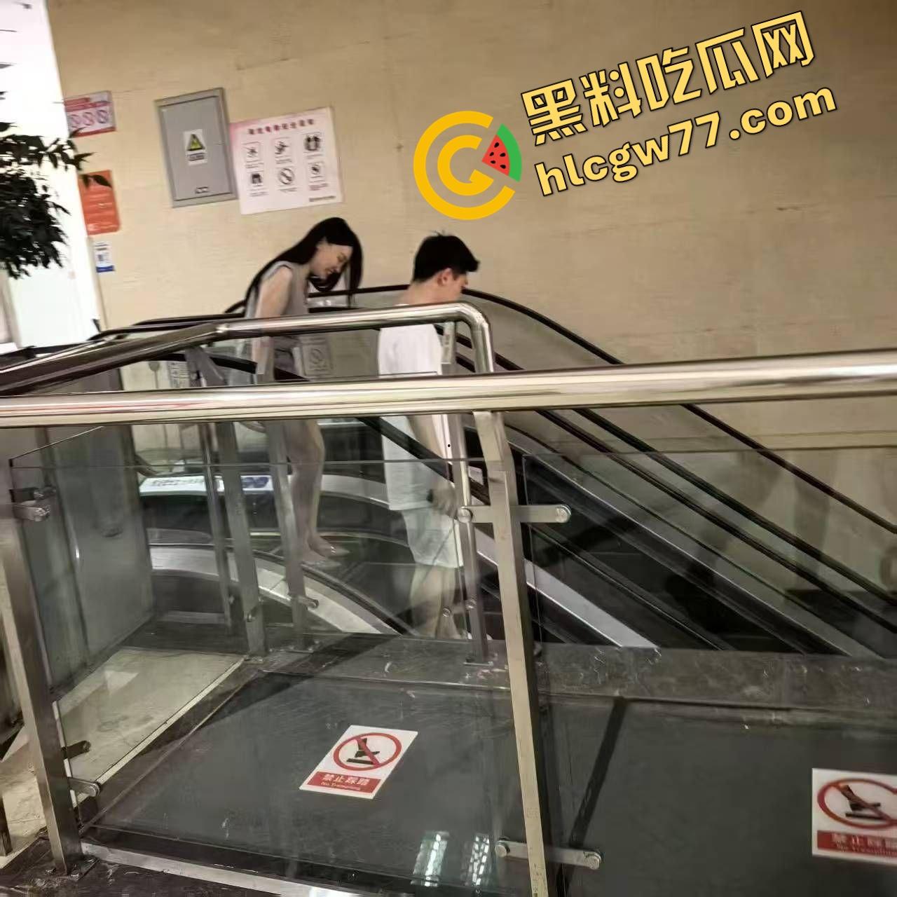 成都金牛妇幼保健院母婴室变炮房，狗男女当场开操高潮，里面干着外面拍着全程录下！-2