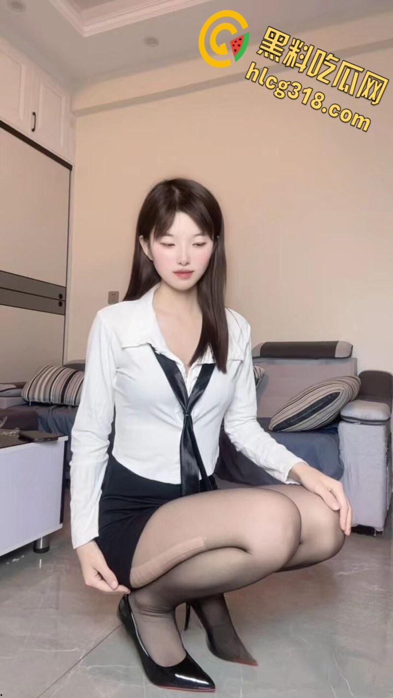 抖音擦边女主播【初恋柠檬】，金主付费视频流出，约炮金主爸爸被后入猛操，金主的天生炮架子！-3