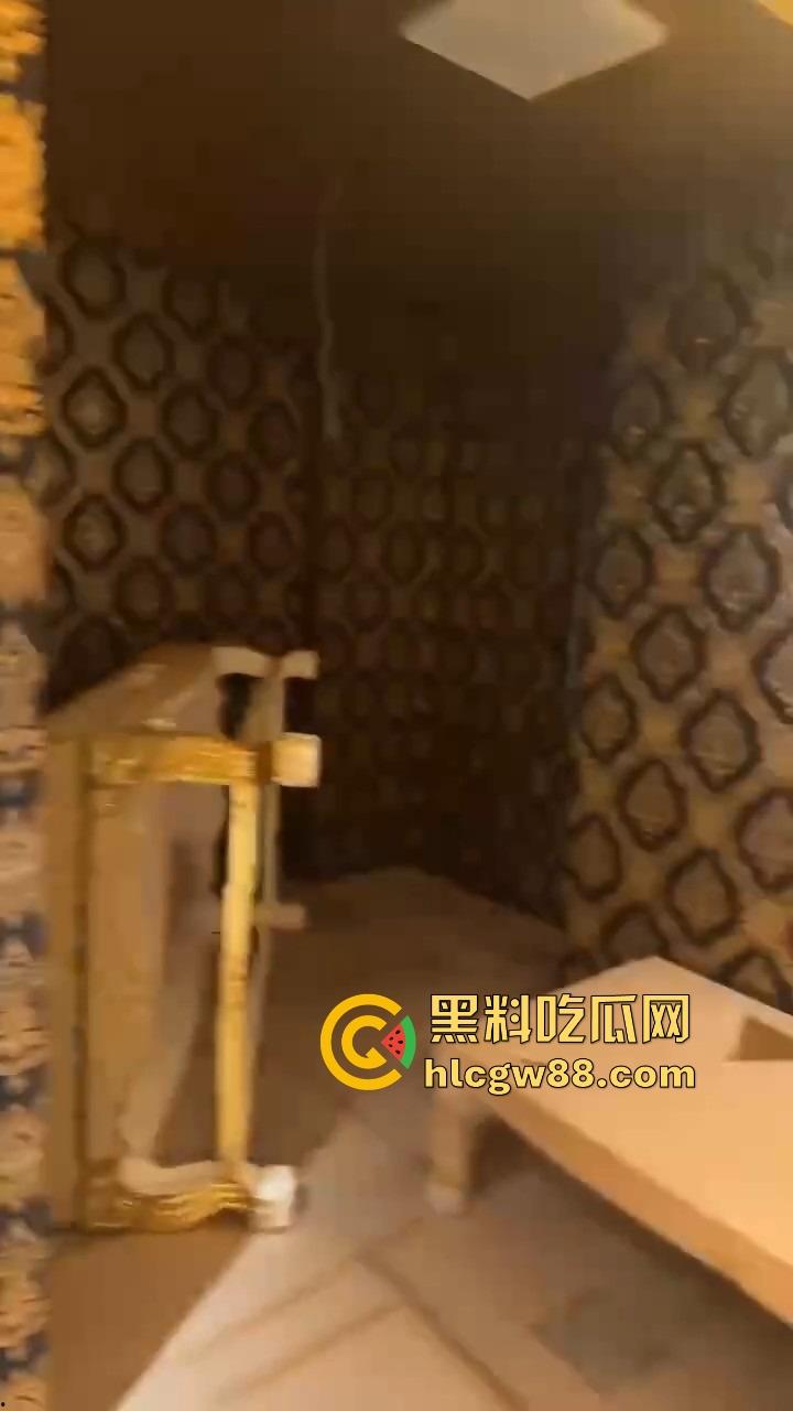 佛山小区惊现高端住宅墓园，业主直接把家改成骨灰堂，邻居吓得不敢回家，这TM谁顶得住？-8