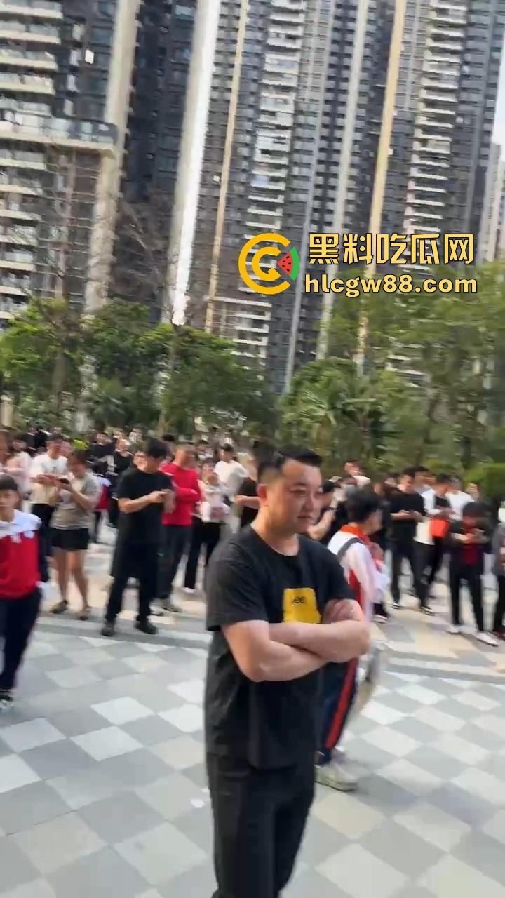 佛山小区惊现高端住宅墓园，业主直接把家改成骨灰堂，邻居吓得不敢回家，这TM谁顶得住？-19
