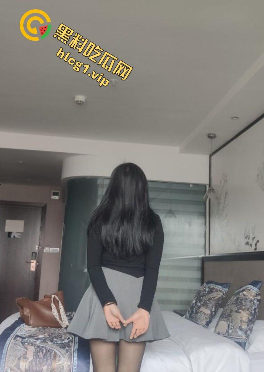 江苏酒水销售苏菲亚！已婚骚货为业绩出轨客户！酒店送炮视频曝光！黑丝揉逼场面火辣！-5