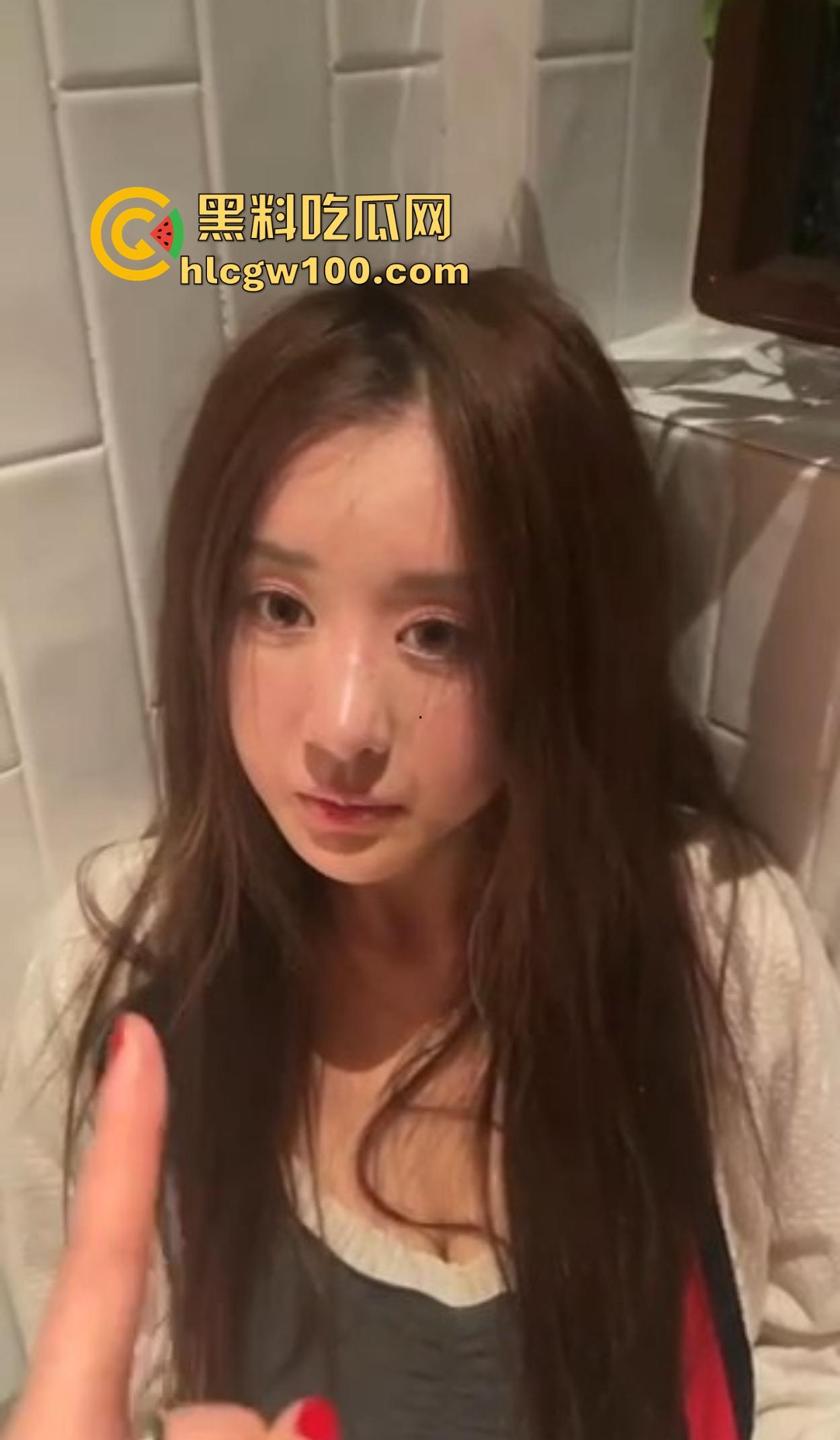 成都抖音网红【恩伊】造谣不成被暴揍，卫生间被当事人按头修理，下跪认错全程狼狈，脸丢得比裤子还快！-5