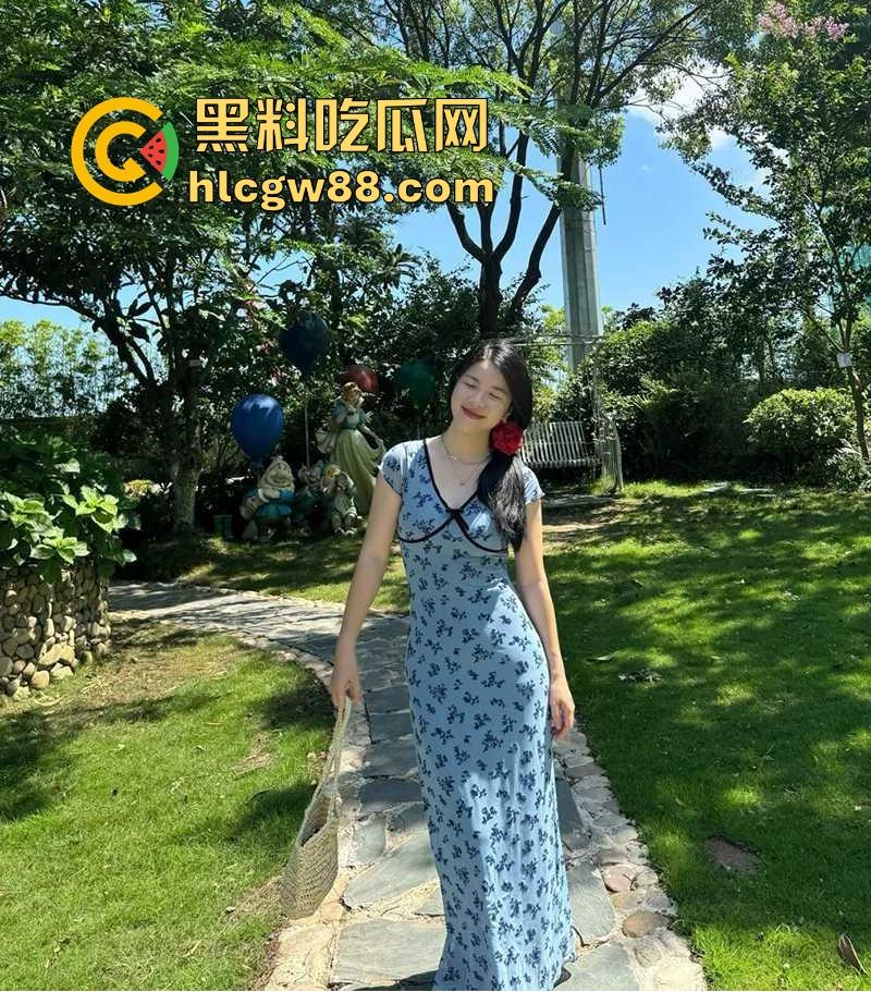 湖南反差人妻【张欣】背着老公与情夫裸聊调情 阴毛旺盛性欲极强  撅臀揉穴玩到喷水-4