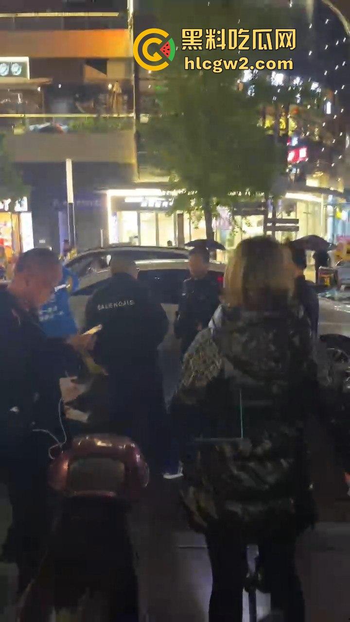 长沙小哥蛋糕送晚被砸头！顾客火力全开，手机爆头砸到满脸是血，迟到一分钟就挨这么狠？-3