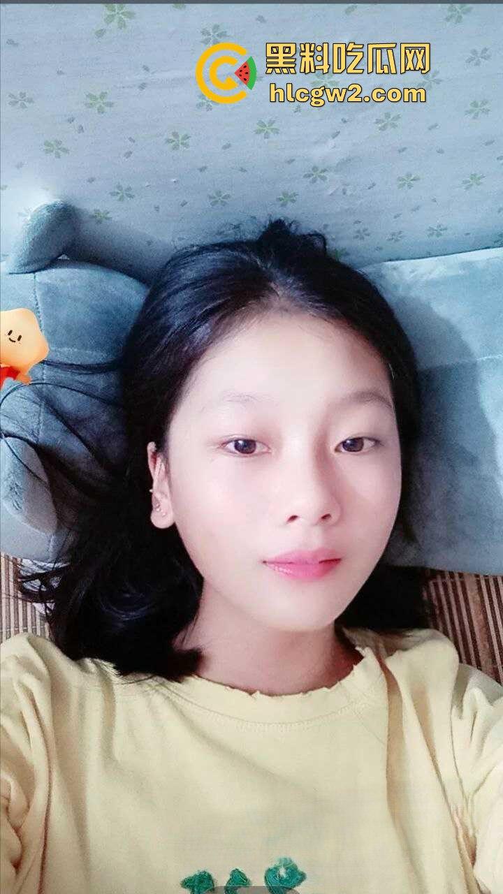 安徽人妻『贾馨月』怀孕还不老实床上大战实拍流出 三个月肚子顶着被无套抽插，骚穴被老公内射到溢出！-8