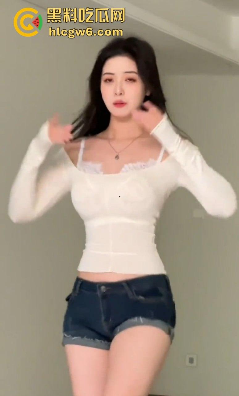 嫖娼遇十级美颜翻车实录 照片上是仙女 现实除了逼一样是逼货全不对板，灯一关哥们硬着头皮就开草！-6