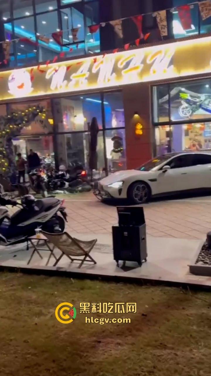南通小伙喜提新车小米SU7约人飙车被群嘲 情绪失控冲撞机车 还砍死一个路人-22