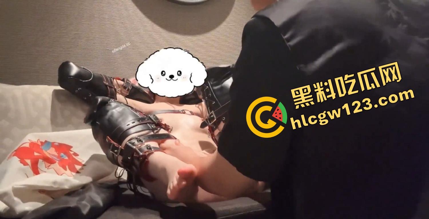 当馒头脸白虎逼撞上阿黑颜，骚得流油，就是不知道是真白虎还是剃过的，别等插进去才发现刺鸡巴！-13