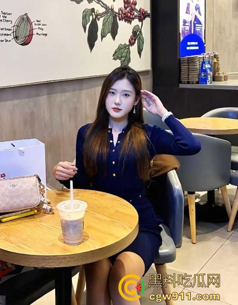 石家庄微胖母狗【许钰婷】惨遭旧爱背叛曝其性癖淫片，高材女爱玩开档后入，蹶臀淫姿极其淫荡！-5