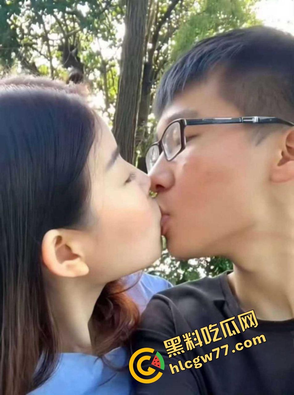 单亲妈妈微博性感腰包饺子勾魂，紧身裙裹臀被后入爆操嫩逼菊花双开，浪名求深射满骚洞！-3