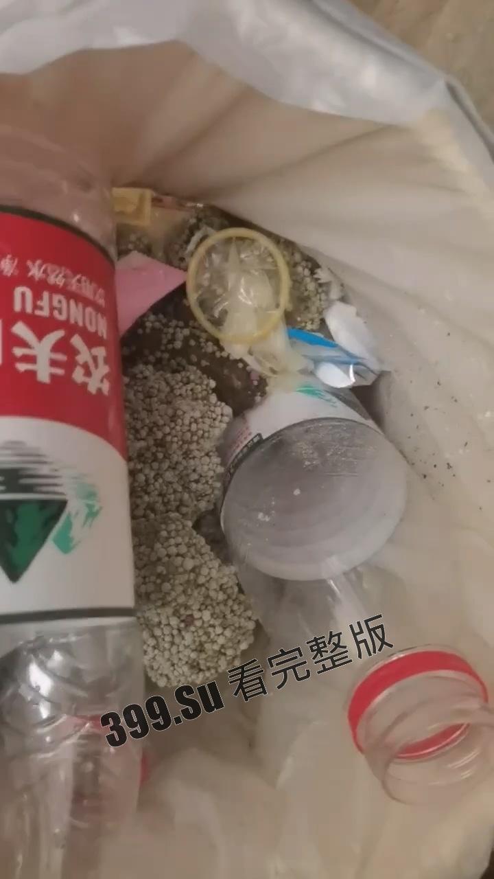 离谱！女学生自营卖淫可接受3P 给男友戴绿帽 谎称在ktv做行政，被闺蜜戳破谎言 ，房间全是避孕套，最后还给送进局子-12