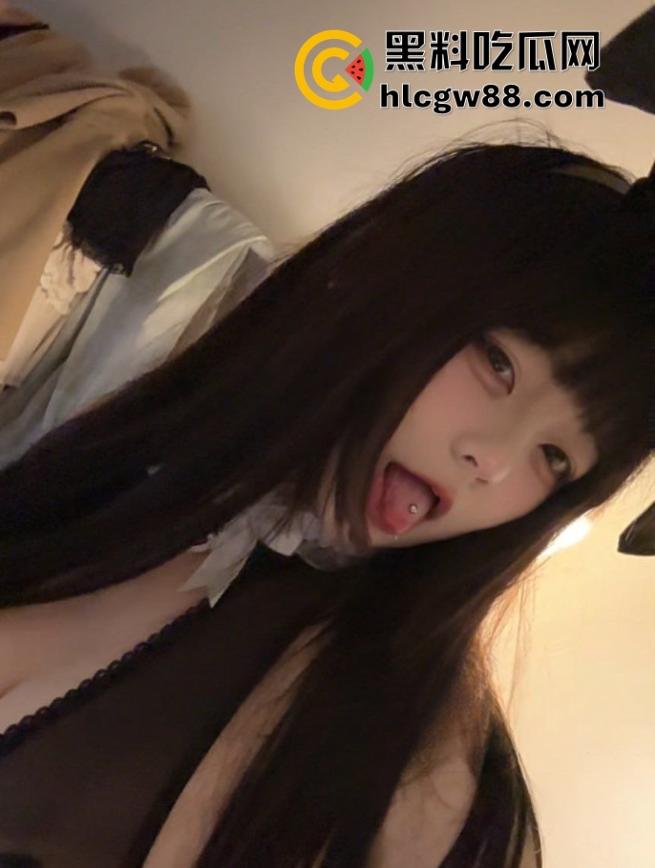 四川绵阳19岁大奶学生妹【黄涵妤】未毕业就被金主重金拿下，调教成远程玩物街头大胆露奶！-1