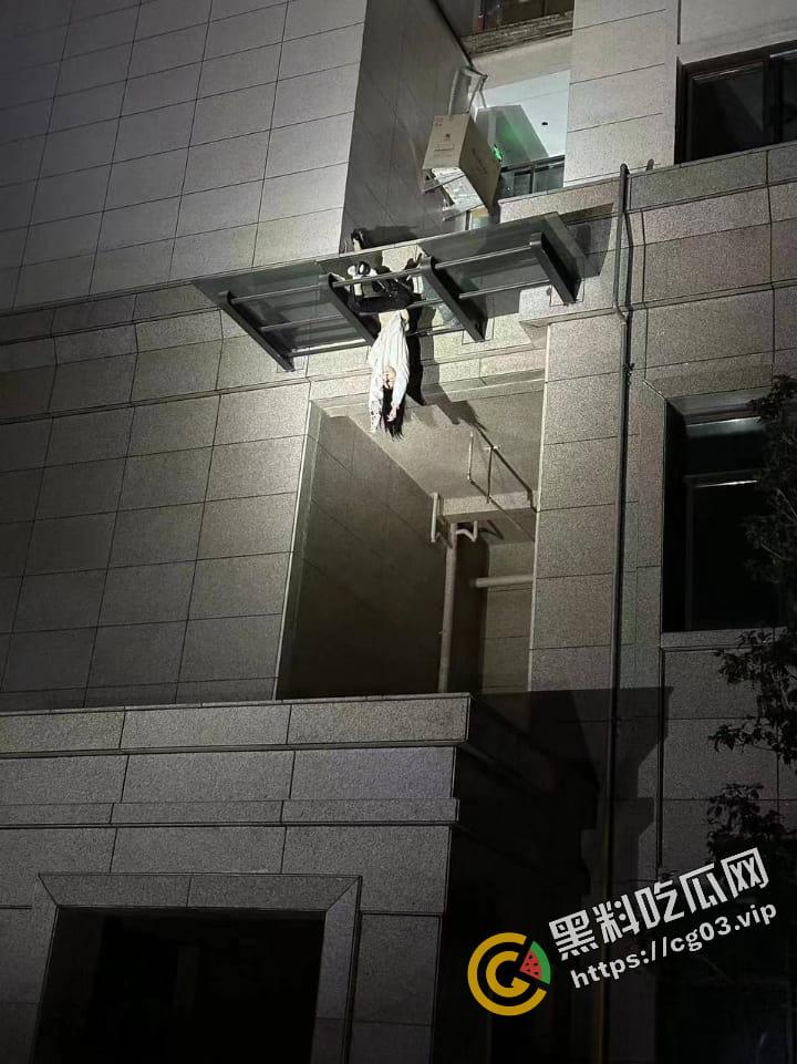 松溪初三女  生日为和男友半夜出去约会  怕被家人发现而爬窗户 从九楼坠楼而亡-6