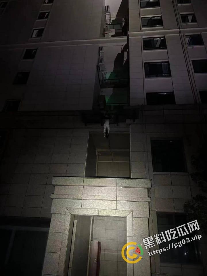 松溪初三女  生日为和男友半夜出去约会  怕被家人发现而爬窗户 从九楼坠楼而亡-7