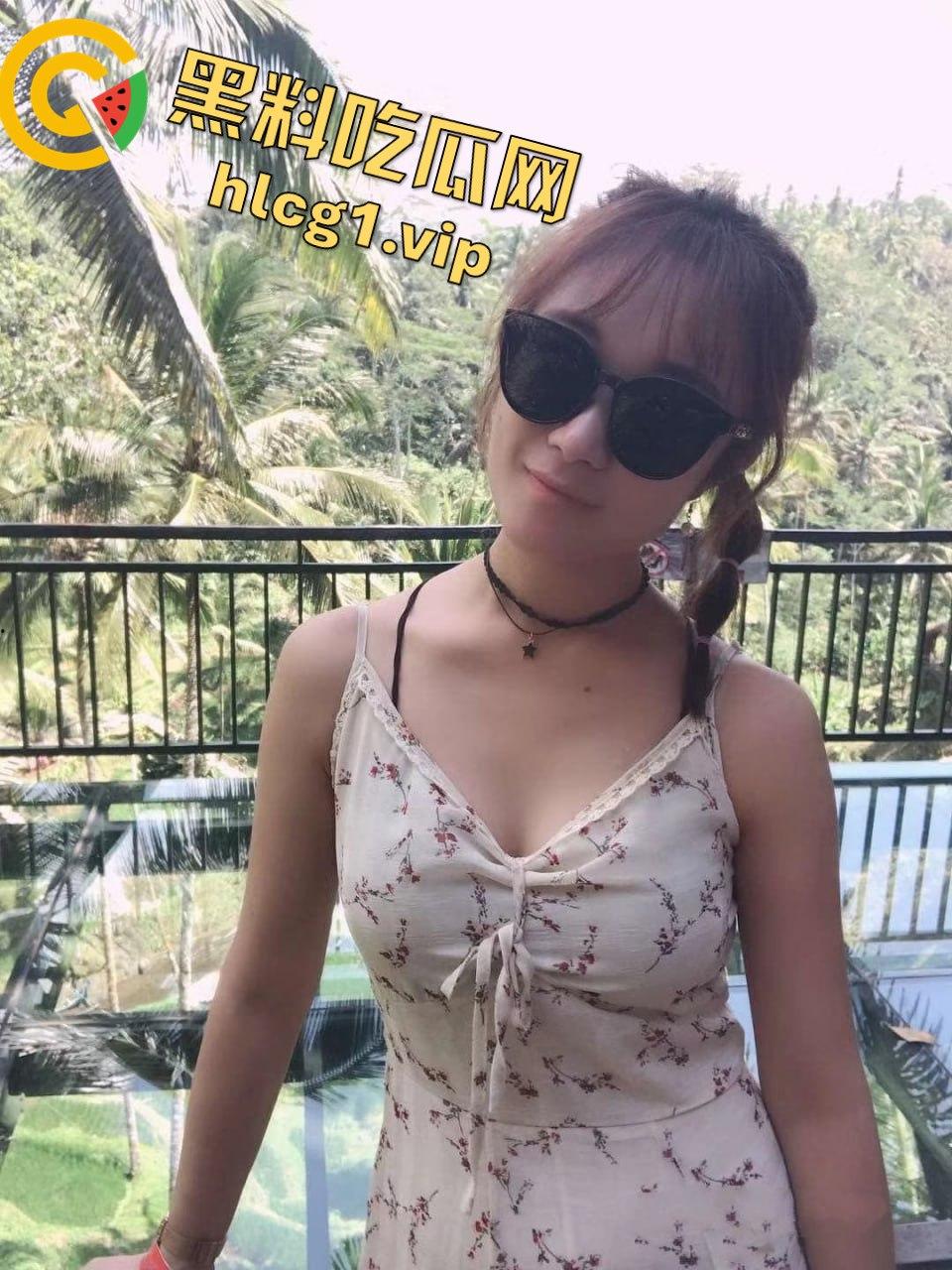 小少妇掰着B拍视频勾搭别人，私密自拍被无情曝光，网友纷纷围观！-1