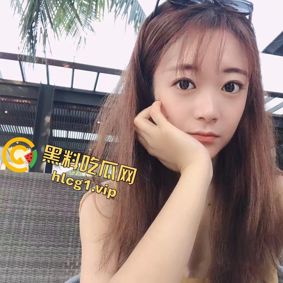 小少妇掰着B拍视频勾搭别人，私密自拍被无情曝光，网友纷纷围观！-3