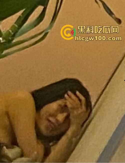 东莞女DJ水水真名『刘晓露』的捞女日记，金主曝光她出轨乱交内幕，下贱捞女毫无底线，骚的以为自己逼是金镶玉！-15