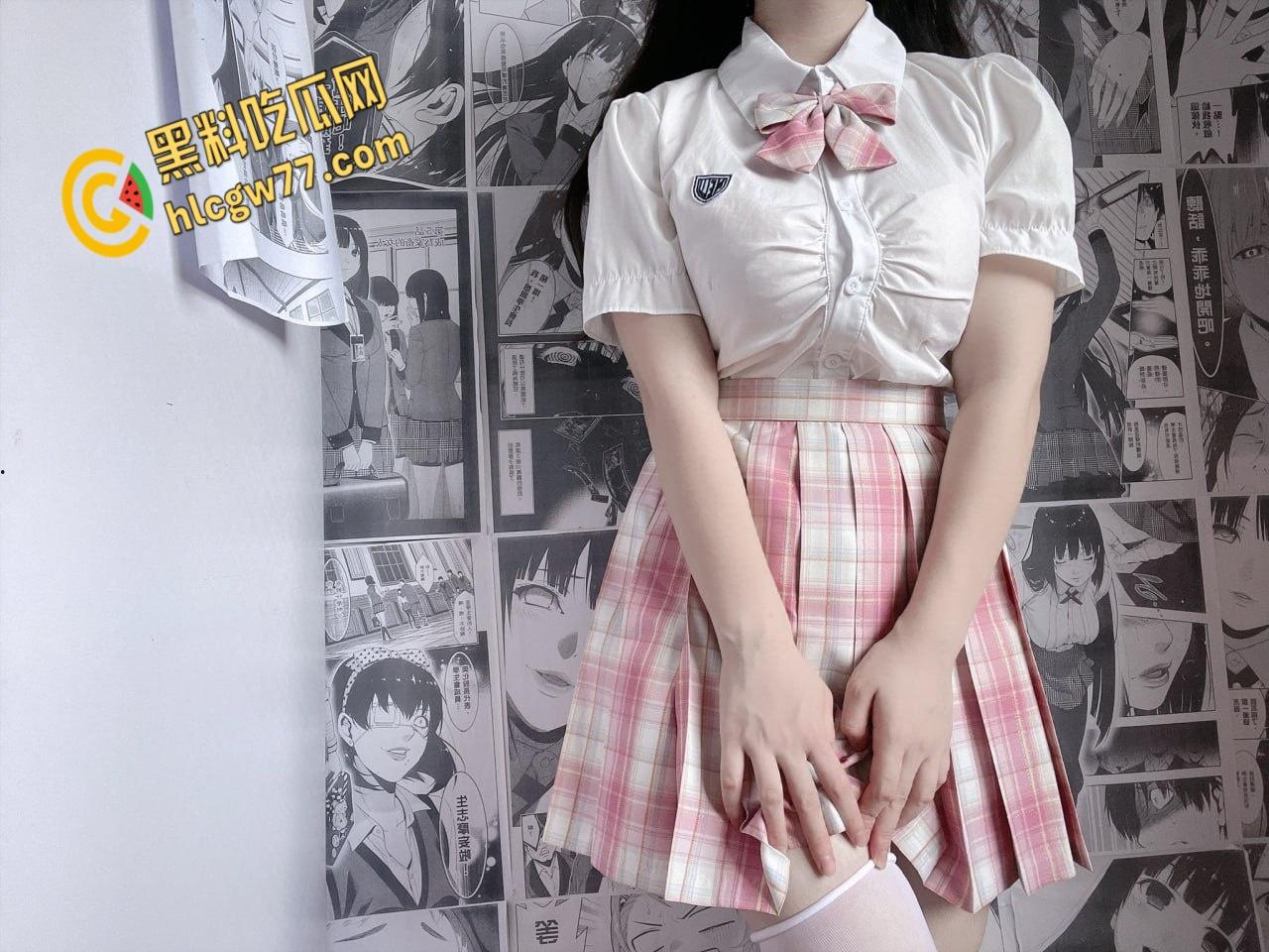 抖音网红【是小心呀】JK童颜巨乳，极品白虎尤物，户外全裸奶子到处跑  !-4