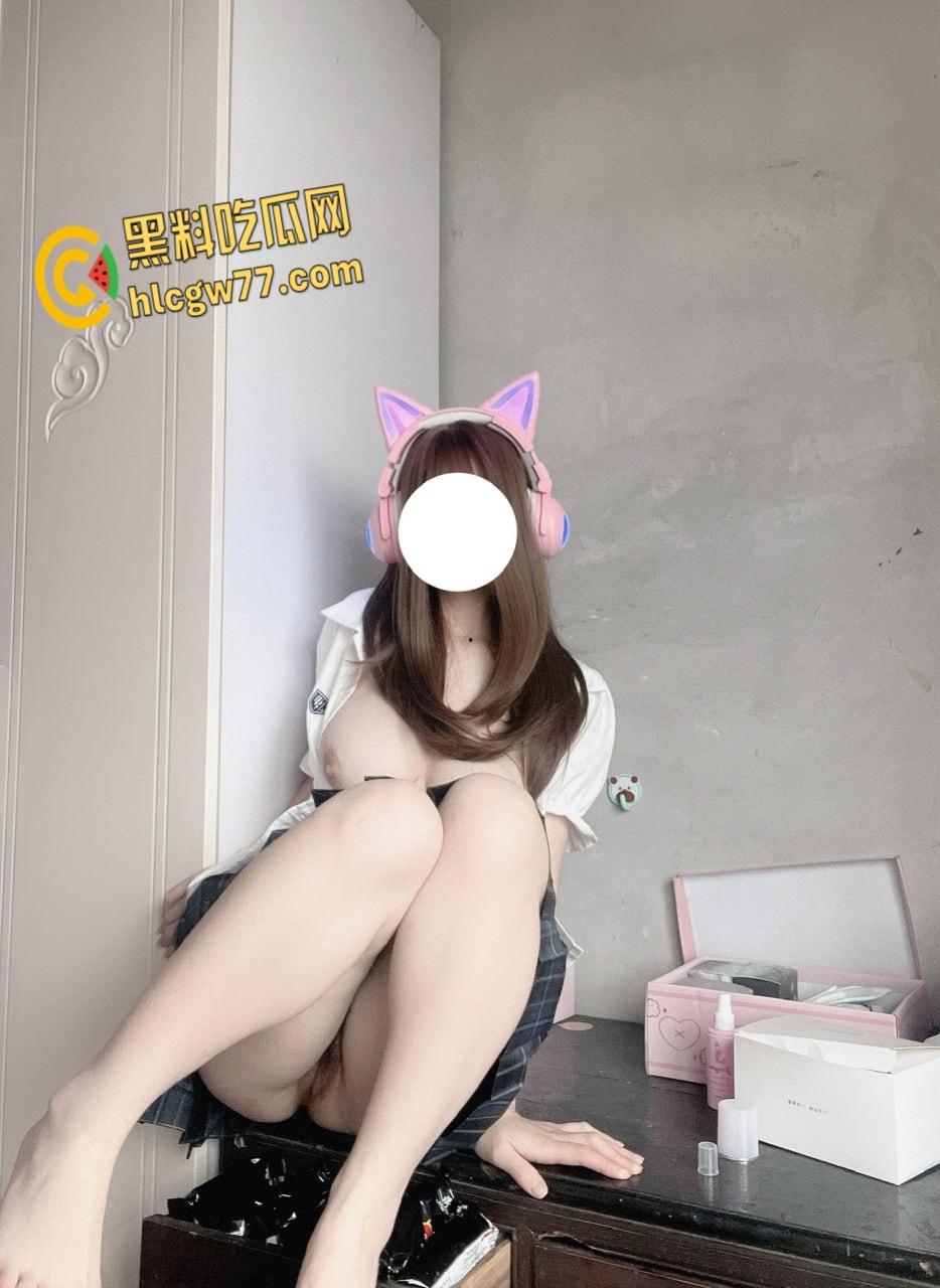 抖音网红【是小心呀】JK童颜巨乳，极品白虎尤物，户外全裸奶子到处跑  !-11