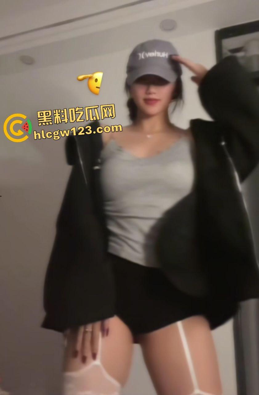 抖音【牙牙辣酱】丰满肥臀骚女被粗暴后入！对着镜子拍肥臀太入感了！-3