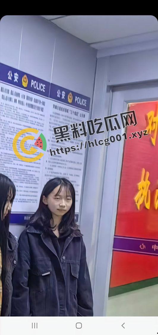 孝义商业街围殴女孩事件！衣服都给扯烂了 霸凌者面目全曝光 竟然全是小仙女 现场视频流出-12