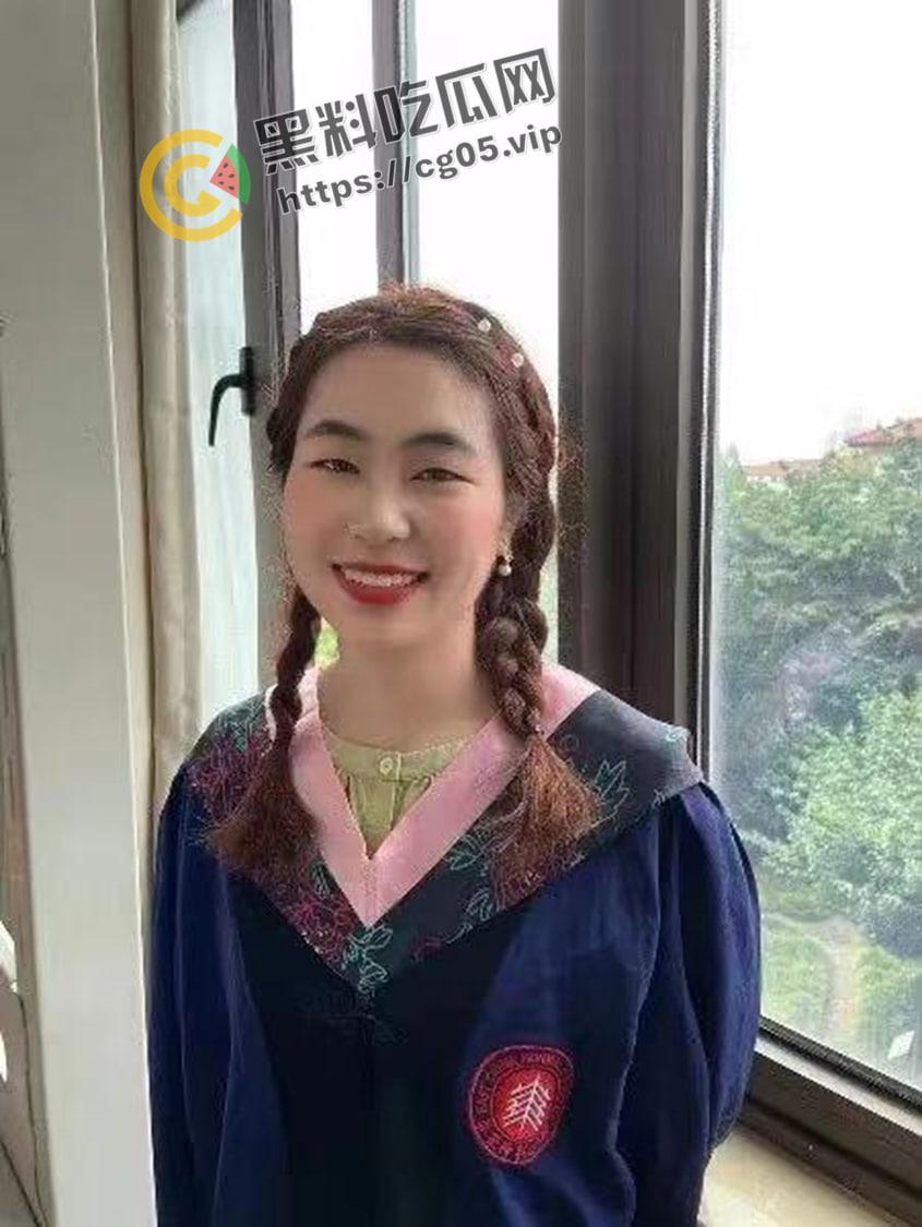 上海进才中学师生恋 25岁女老师与学生一个月大战44次 发给学生私密自拍视频被流出-2