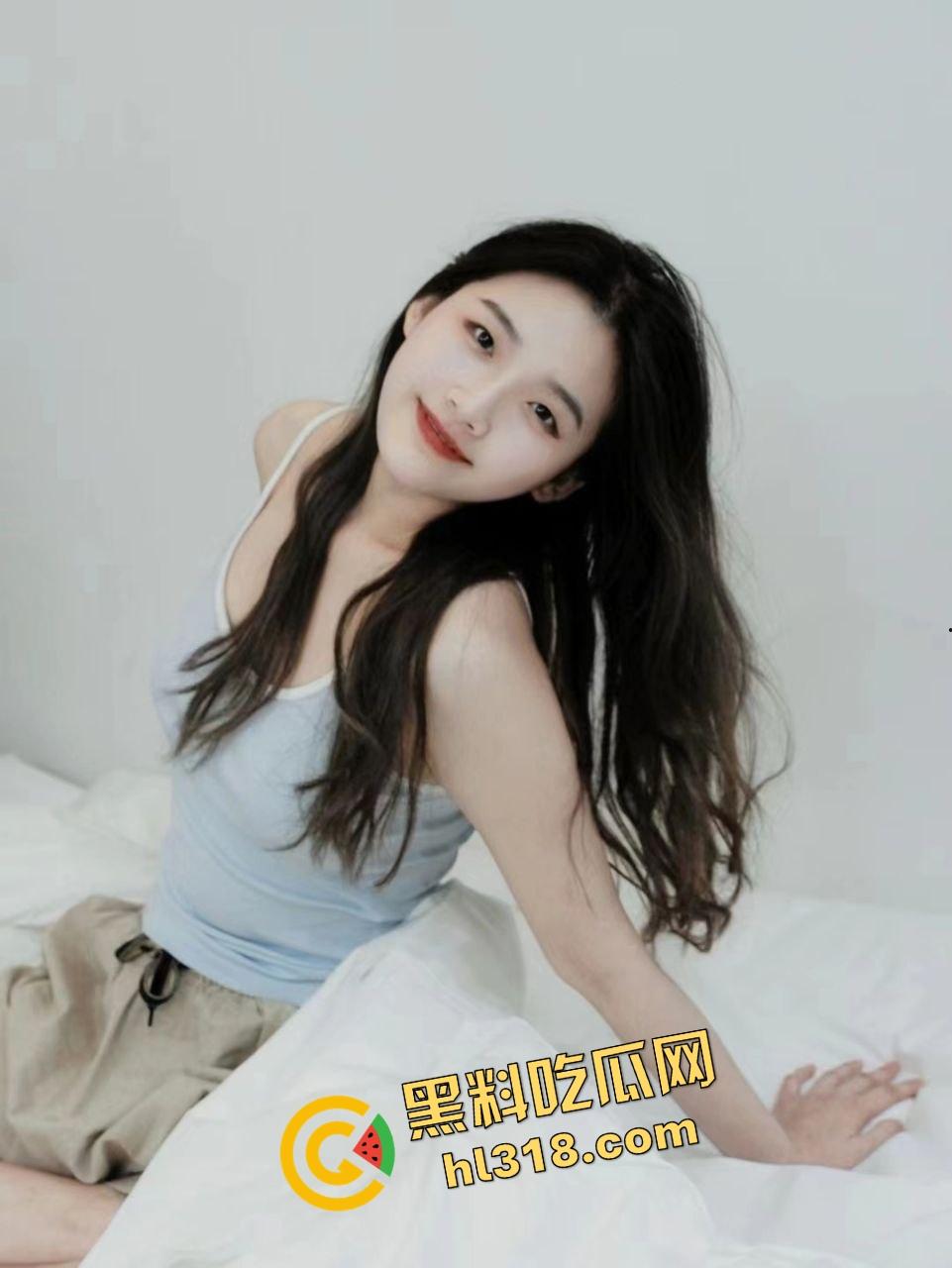 深圳新安外国语狠货老师『黄畅』课上色诱学生,勾学生手段贼溜,跟学生深度一对一辅导私密视频流出!-6