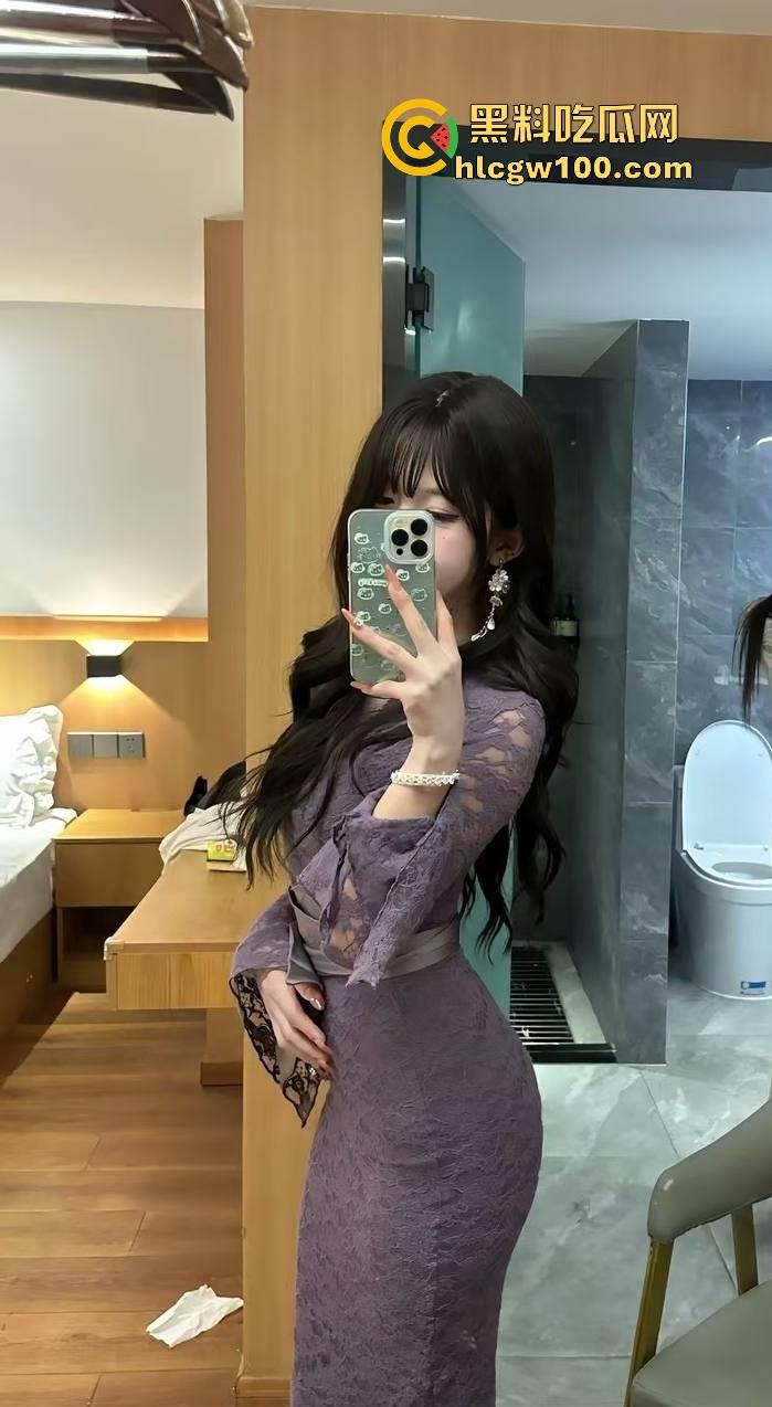 四川宜宾21岁清纯甜妹『 李东兰』深夜反差爆发，宿舍丝袜裹腿抖奶叫主人，还粉粉嫩嫩掰逼拍给你看骚B！-8