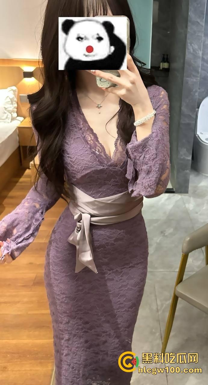 四川宜宾21岁清纯甜妹『 李东兰』深夜反差爆发，宿舍丝袜裹腿抖奶叫主人，还粉粉嫩嫩掰逼拍给你看骚B！-14