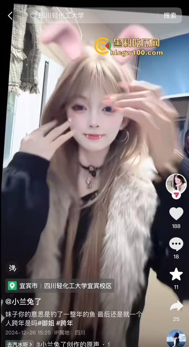 四川宜宾21岁清纯甜妹『 李东兰』深夜反差爆发，宿舍丝袜裹腿抖奶叫主人，还粉粉嫩嫩掰逼拍给你看骚B！-19