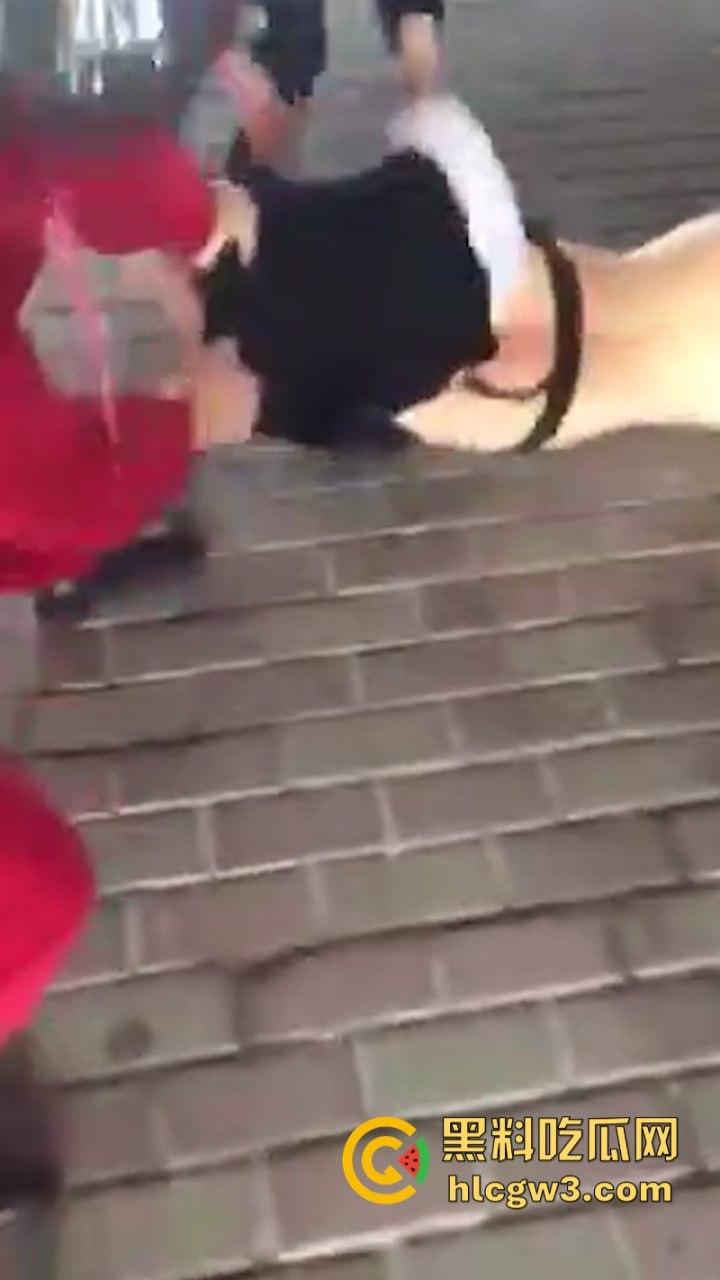 都是骚贱代言人！大型真实捉奸现场合集：铁打的小三 流水的逼 不变的女人改不了的骚-9