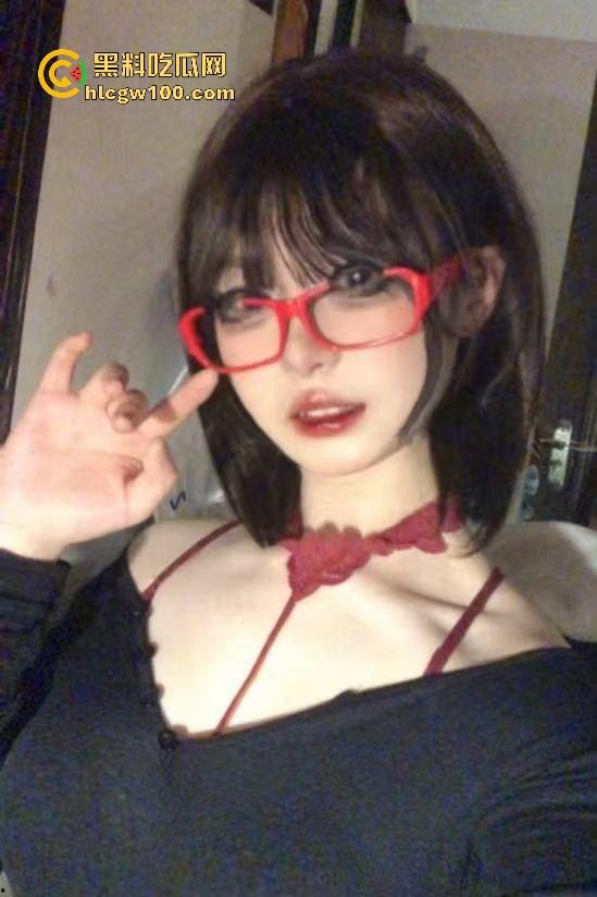 昆明文理学院大一『严依祎  』没几个粉丝呢已经开始伺候金主了 COS小妖精穿JK被爆操得满地流水！-4