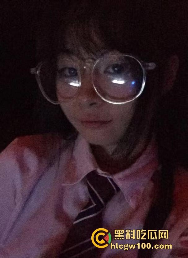 昆明文理学院大一『严依祎  』没几个粉丝呢已经开始伺候金主了 COS小妖精穿JK被爆操得满地流水！-9