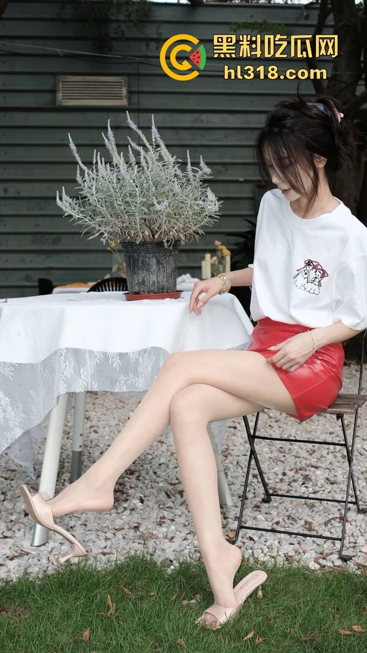 深夜小区惊现情侣野战，在监控底下明目张胆上演春宫戏，掰开双腿极其享受，小编实名表示羡慕！-1