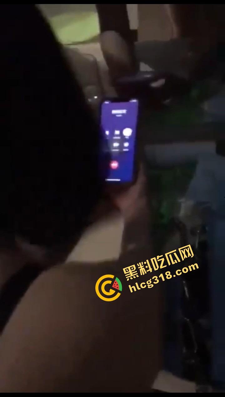 精液不能进我身体，但可以糊我丝袜上，骚母狗一边后入挨操一边叽叽喳喳跟闺蜜打电话聊天！-10