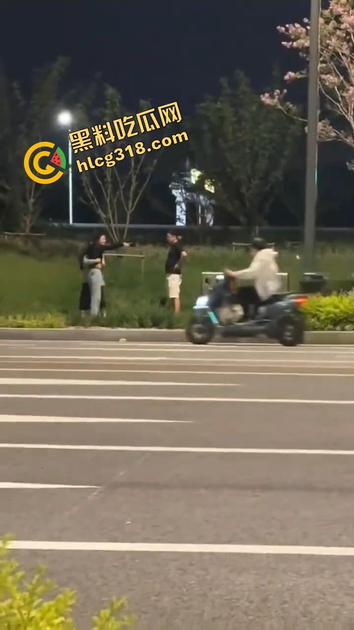 苏州石湖抓奸，小姑子偷情姐夫当街喊老公，亲姐怒吼开撕你喊得真顺嘴啊！-4