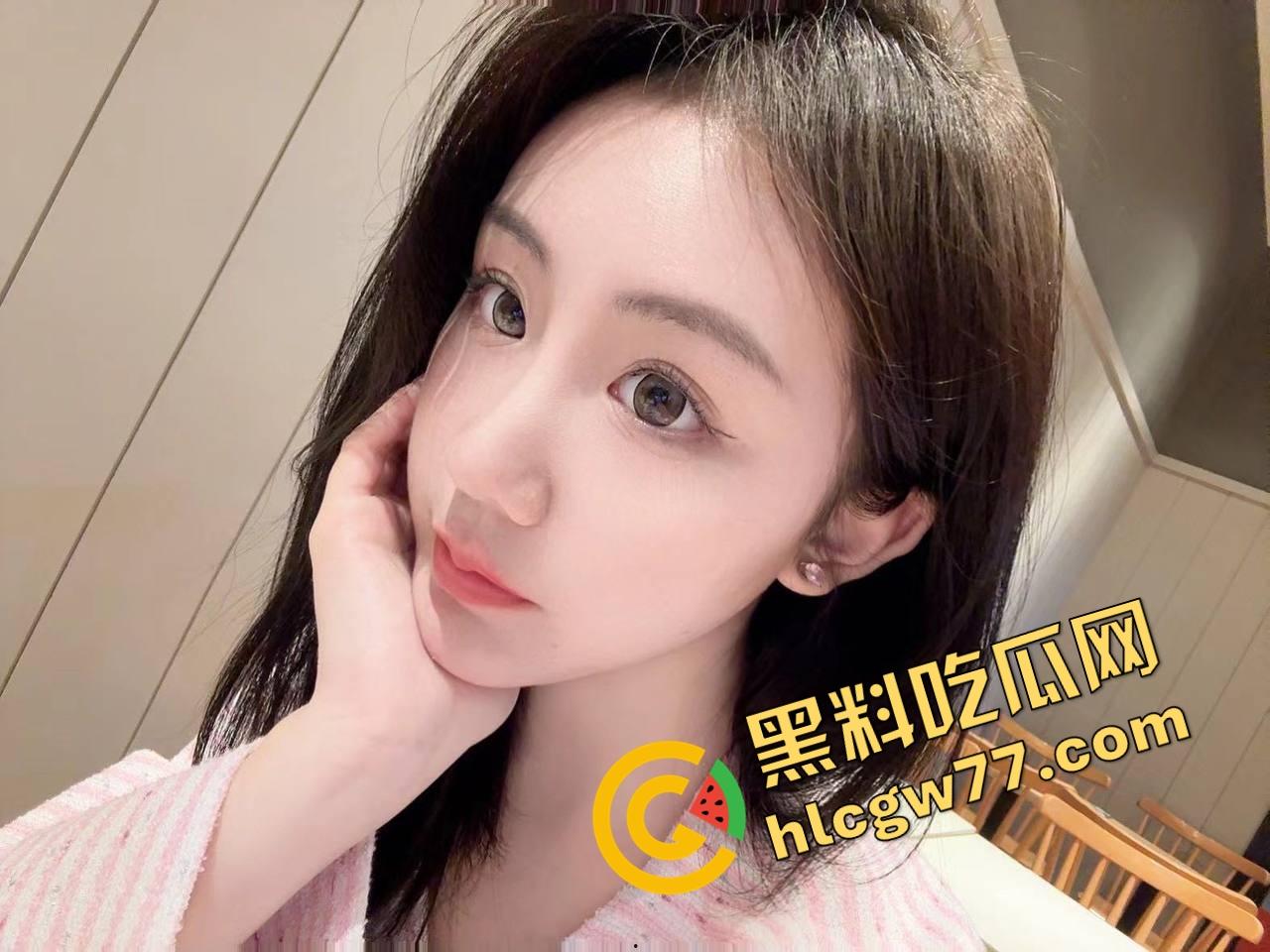 大学生活还没适应，她先适应了骚『王雨』卸下青涩伪装，宿舍镜头下舔手掰穴自渎到高潮喷涌！-2