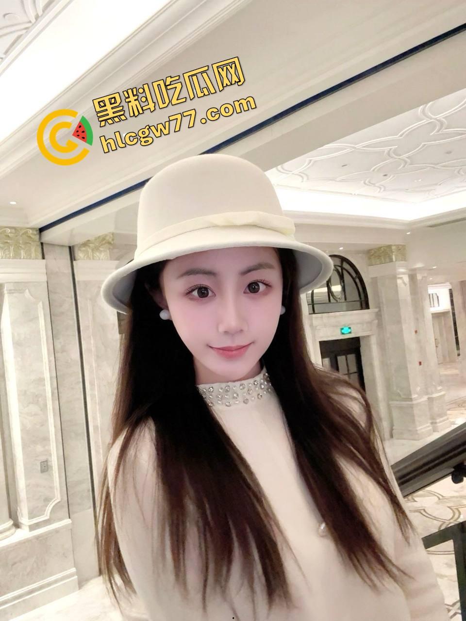 大学生活还没适应，她先适应了骚『王雨』卸下青涩伪装，宿舍镜头下舔手掰穴自渎到高潮喷涌！-3